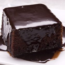 Çikolata Kaplı Cevizli Kek
