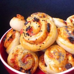 Zeytinli Domatesli Çörek Tarifi