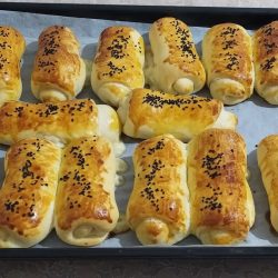yumuşacık mayalı peynirli poğaça nasıl yapılır?