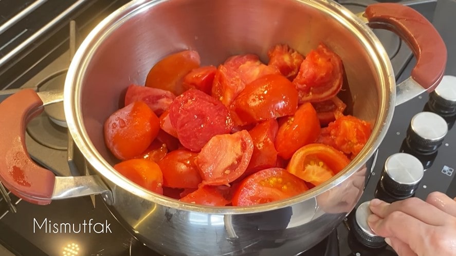 domates soslu biber turşusu yapımı