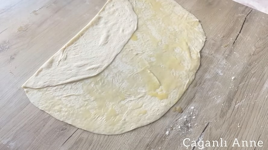 el açması peynirli börek yapım aşamaları