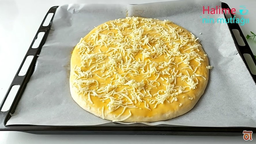 peynirli tepsi çöreği tarifi