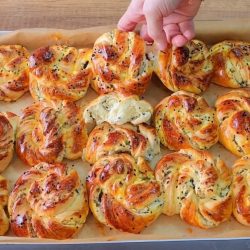 tel tel dökülen peynir dolgulu çörek tarifi