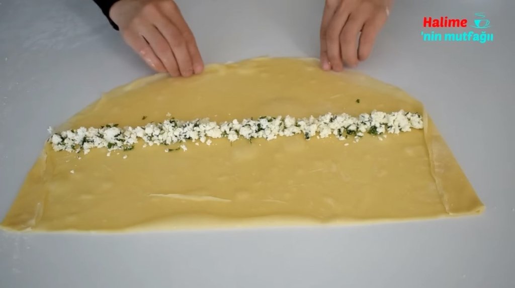 peynirli el açması börek