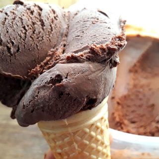 evde kakaolu dondurma yapımı