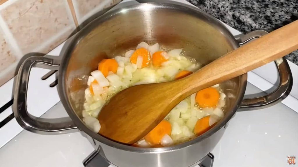sebze çorbası yapım aşamaları